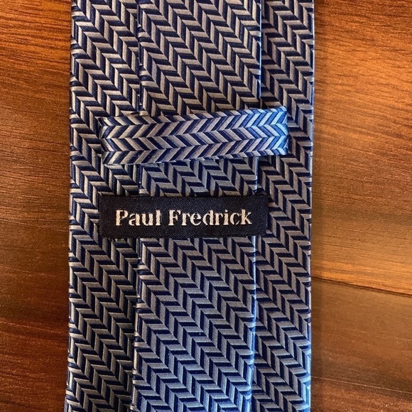 🍁SALE🍁PAUL FREDRICK Blue 100% Silk Geometric Pattern Necktie - Picture 4 of 9